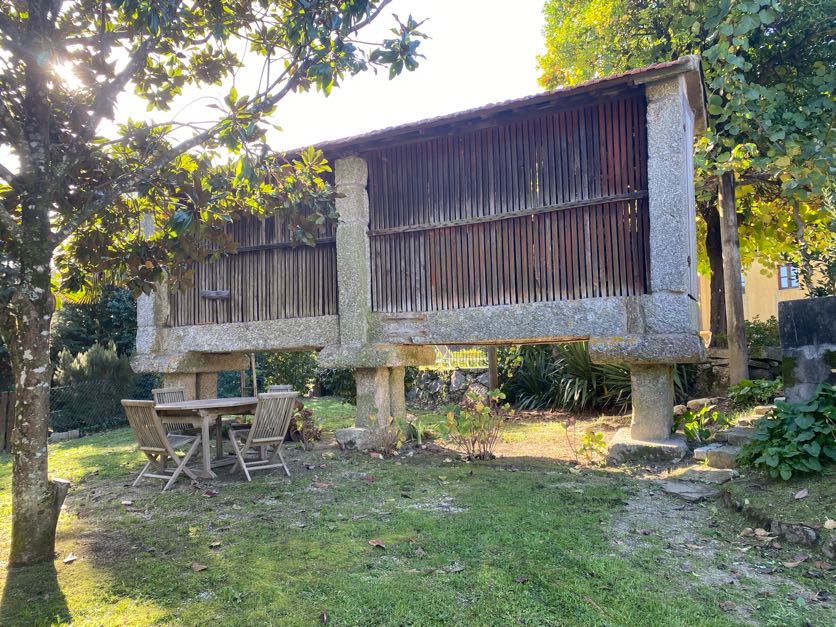 Jardim e espigueiro